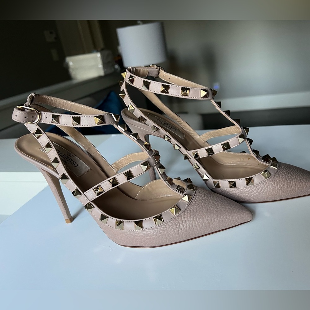 Valentino Rockstud Caged 100 Grainy Leather Pump